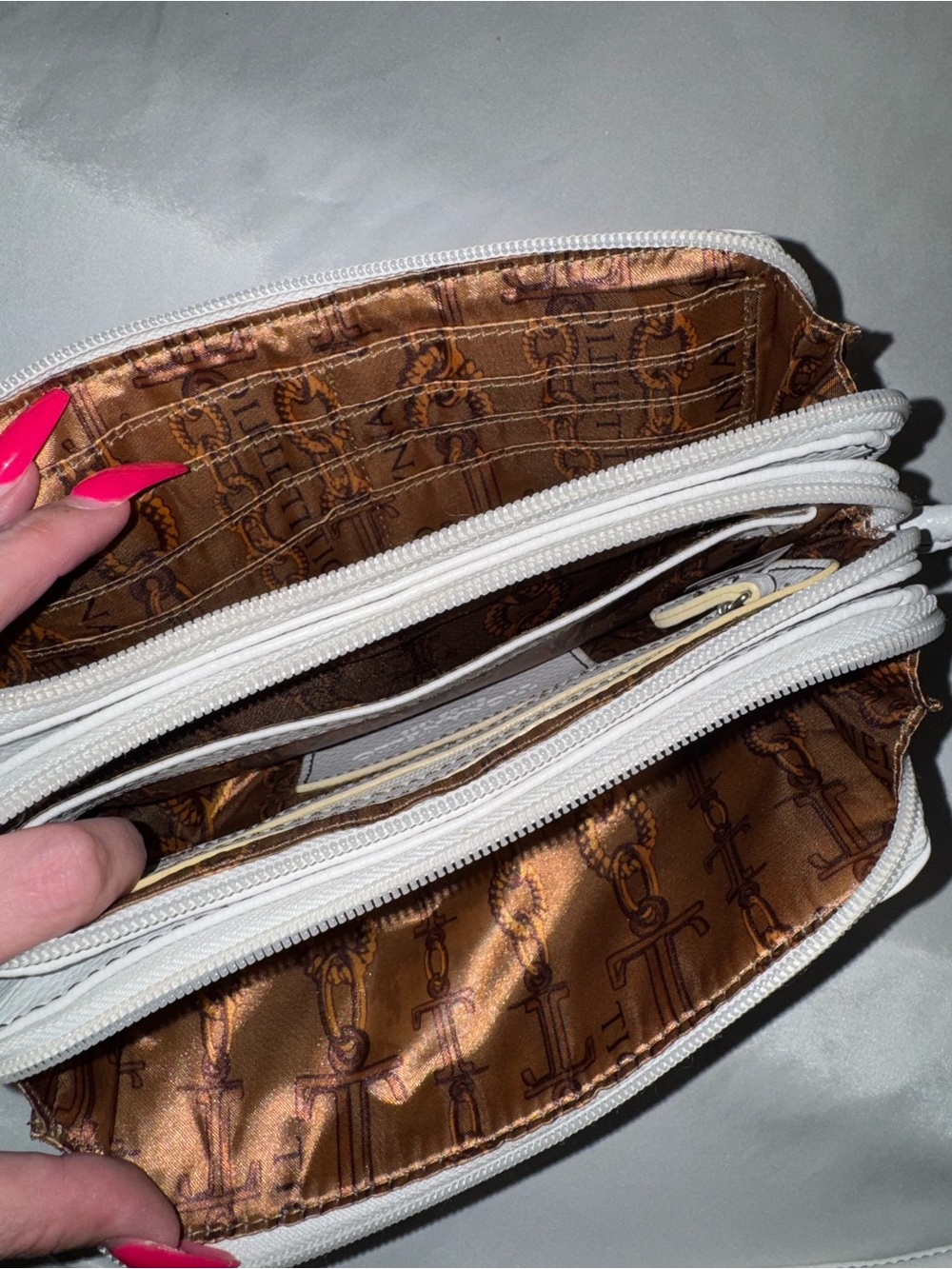 Classic White Leather Crossbody Bag - Picture 7 of 11